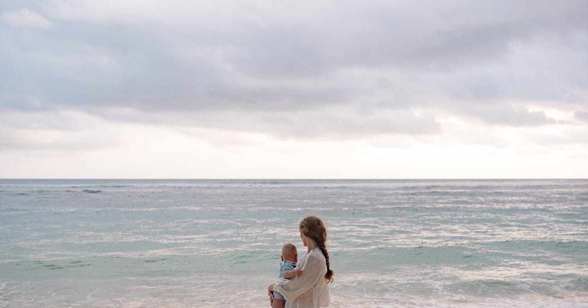 Mamma med liten bebis – bärsjal från vilken ålder
